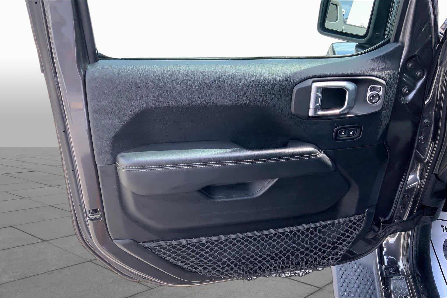 Used 2018 Jeep Wrangler Unlimited Sahara AWD/4WD image 22