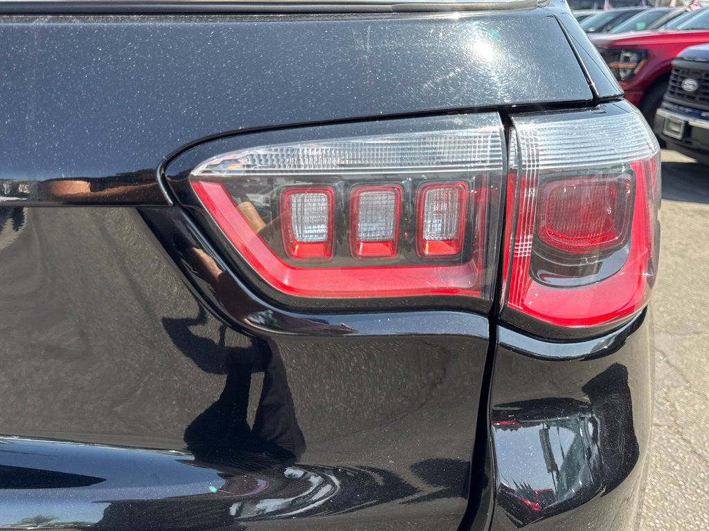 Used 2018 Jeep Compass Latitude w/ Popular Equipment Group FWD image 16