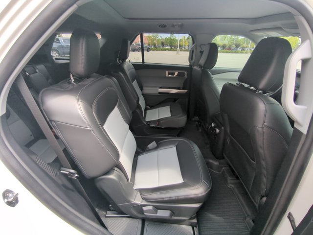 Certified 2023 Ford Explorer XLT w/ Equipment Group 202A RWD image 27