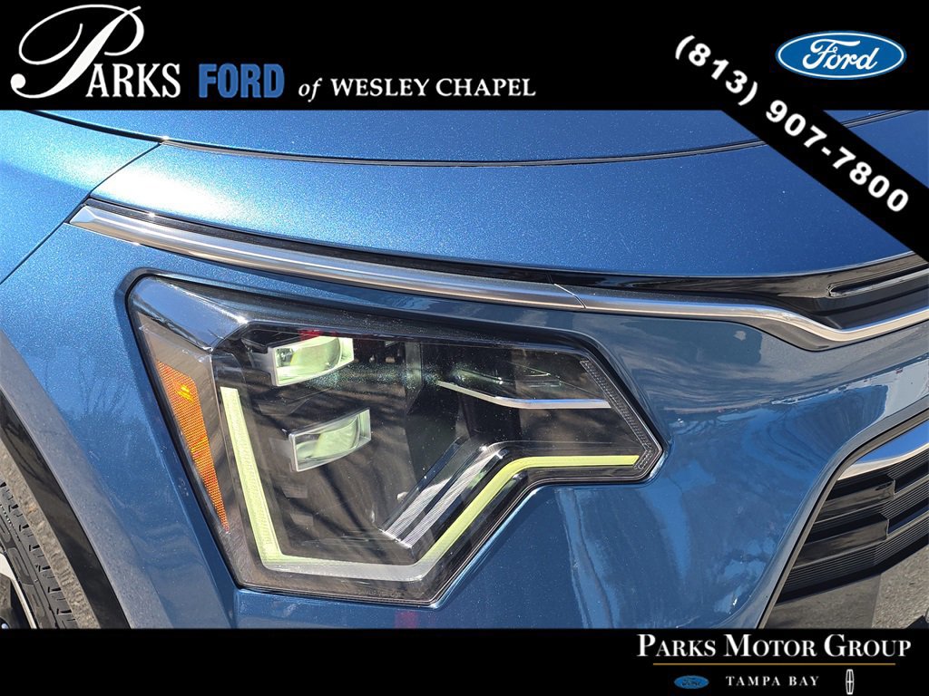 Used 2023 Kia Niro SX Touring image 6