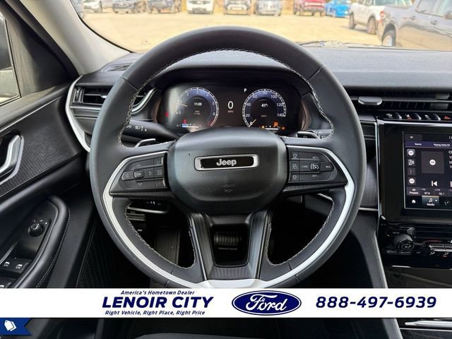 Used 2023 Jeep Grand Cherokee L Laredo image 16