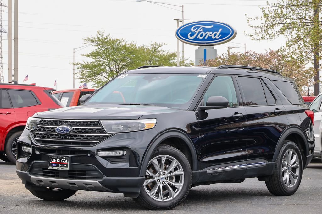 Certified 2023 Ford Explorer XLT w/ Equipment Group 202A AWD/4WD image 2