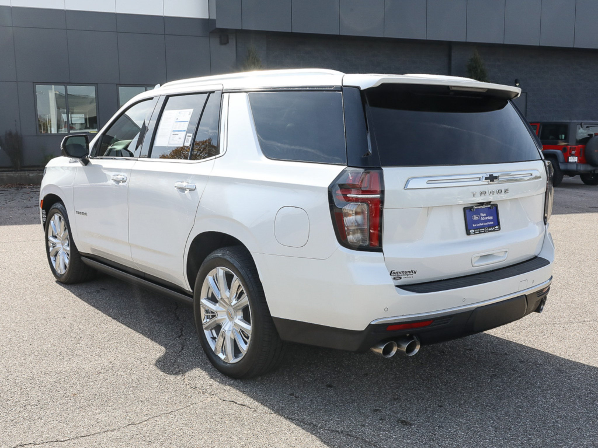 Used 2024 Chevrolet Tahoe High Country AWD/4WD image 4