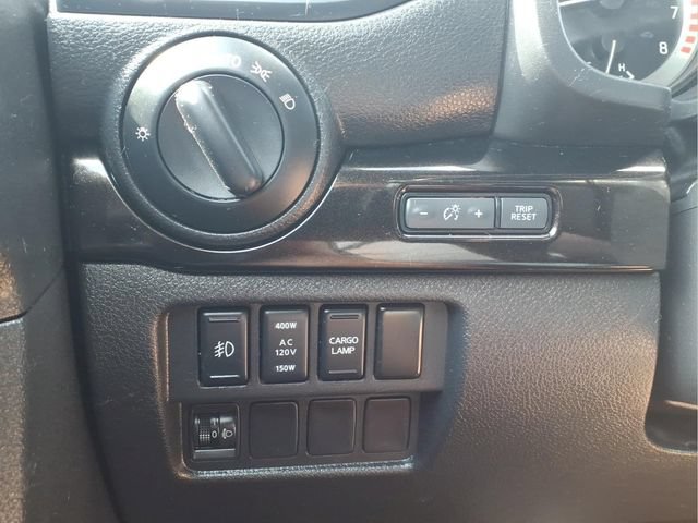 Used 2018 Nissan Titan SV w/ SV Convenience Package AWD/4WD image 28