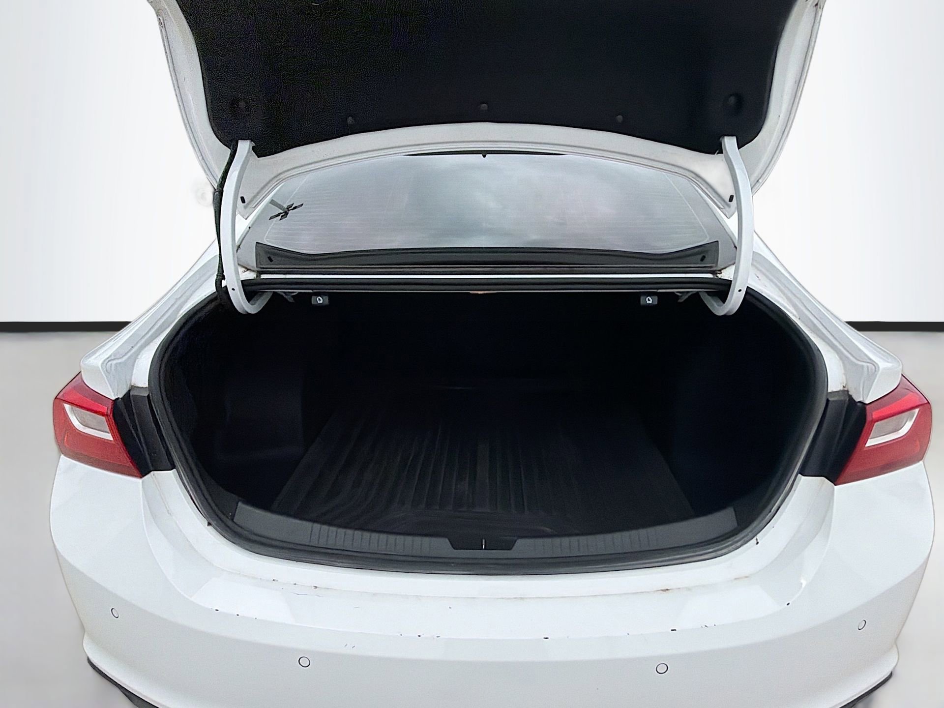 Used 2025 Chevrolet Malibu LS w/ LPO, Floor Liner Package FWD image 26