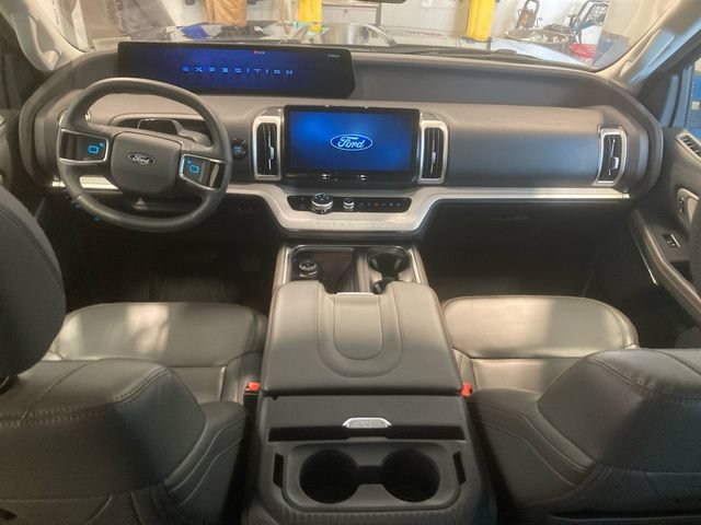 Certified 2025 Ford Expedition Active AWD/4WD image 21