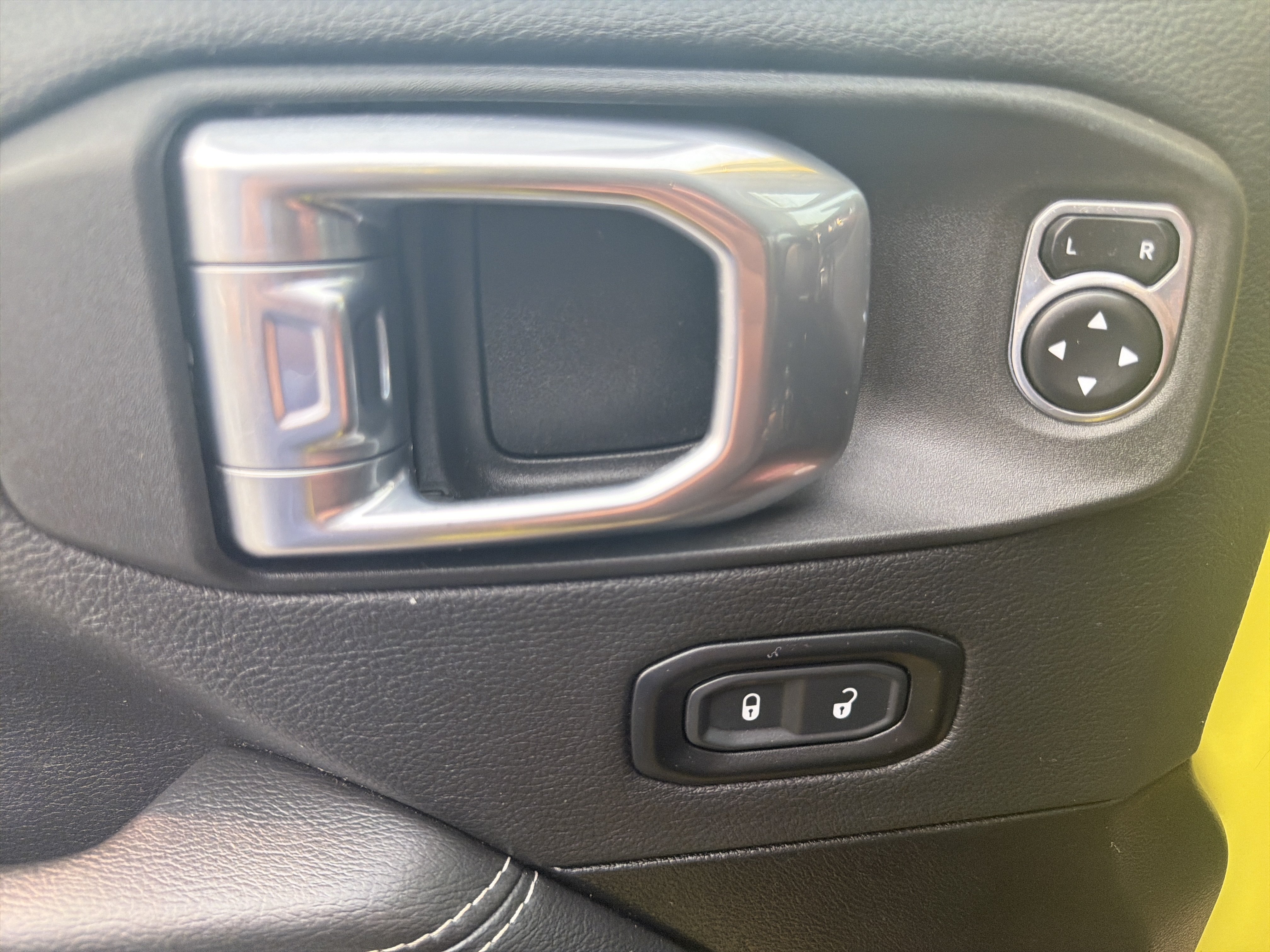 Used 2023 Jeep Gladiator Overland AWD/4WD image 16