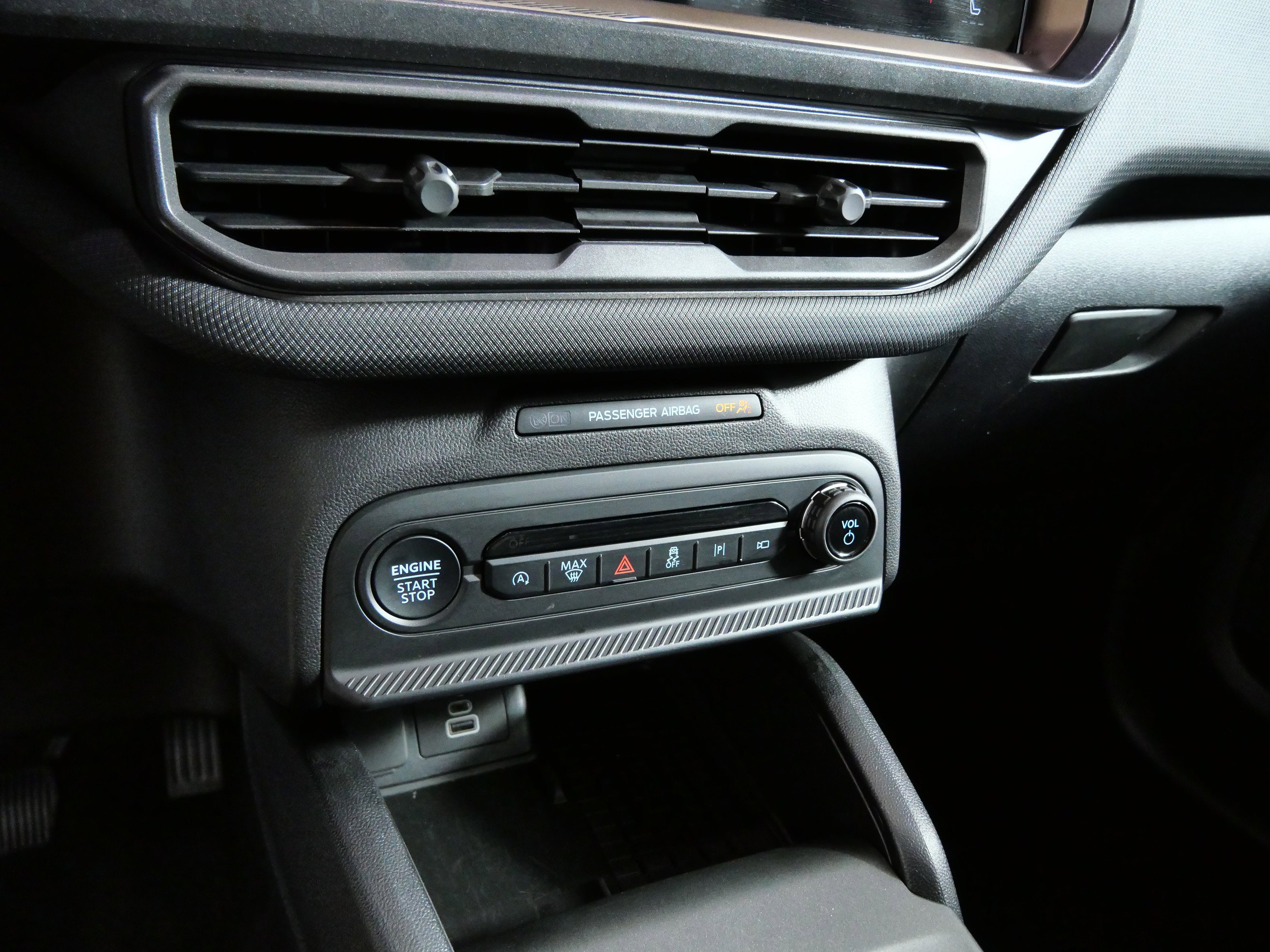 Certified 2025 Ford Bronco Sport Outer Banks w/ Outer Banks Tech Package+ AWD/4WD image 21
