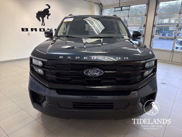 Certified 2025 Ford Expedition Active RWD image 3