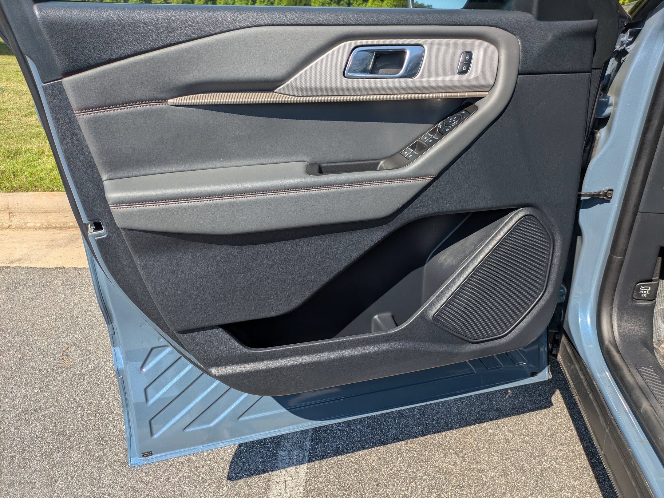 Certified 2025 Ford Explorer Active AWD/4WD image 10