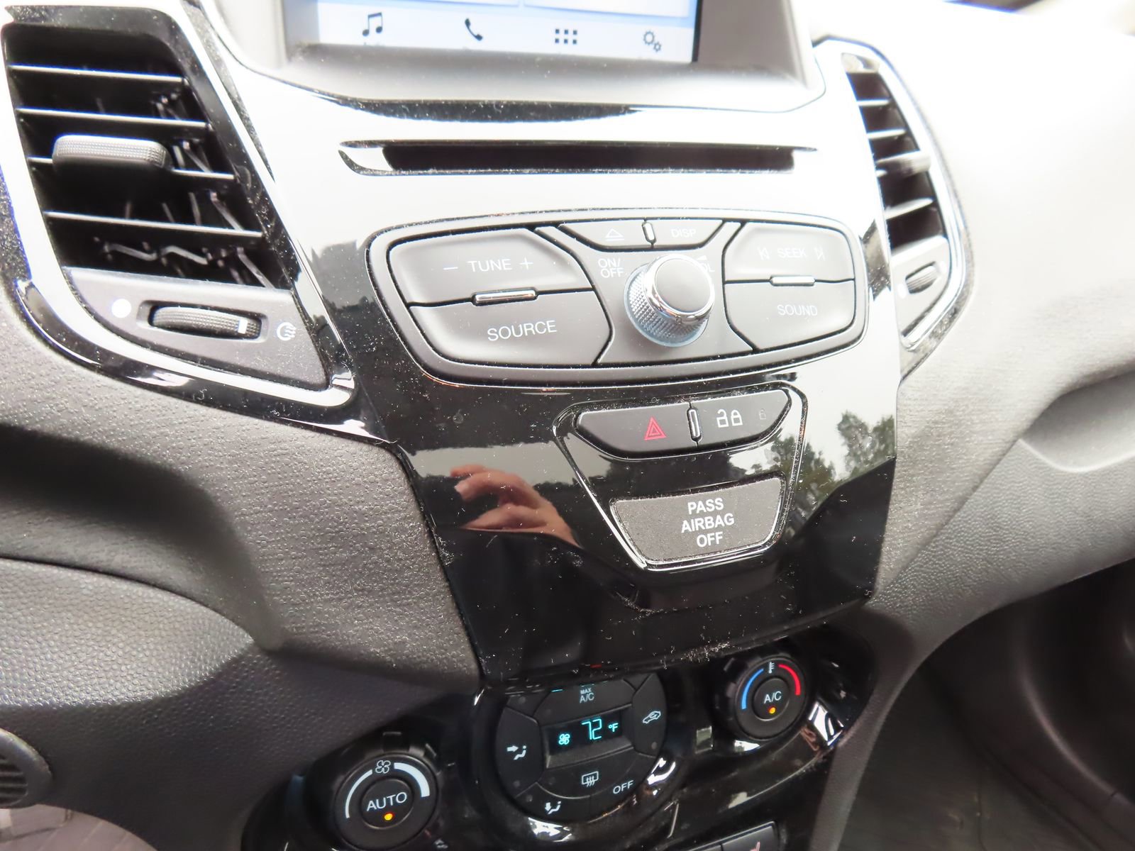 Certified 2019 Ford Fiesta ST-Line w/ ST Line Cold Weather Package image 29