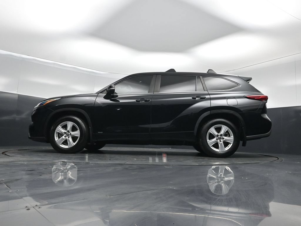 Used 2023 Toyota Highlander LE AWD/4WD image 8