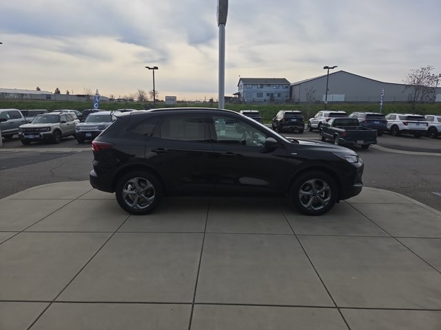 Certified 2025 Ford Escape ST-Line AWD/4WD image 6