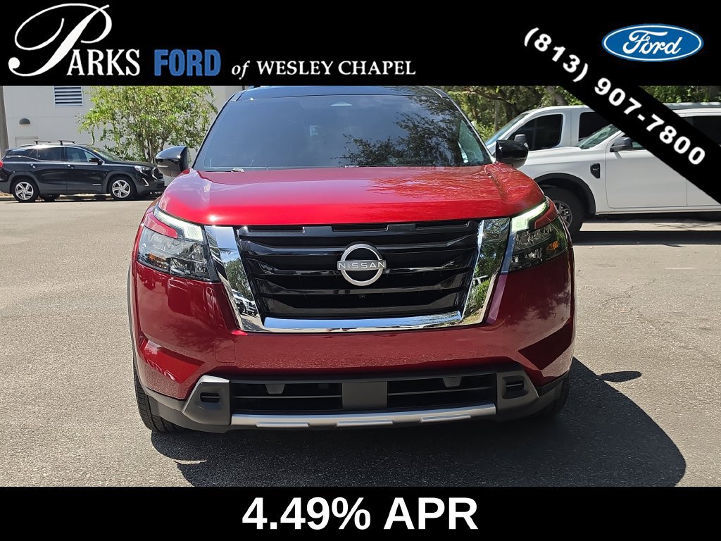 Used 2025 Nissan Pathfinder Platinum FWD image 3