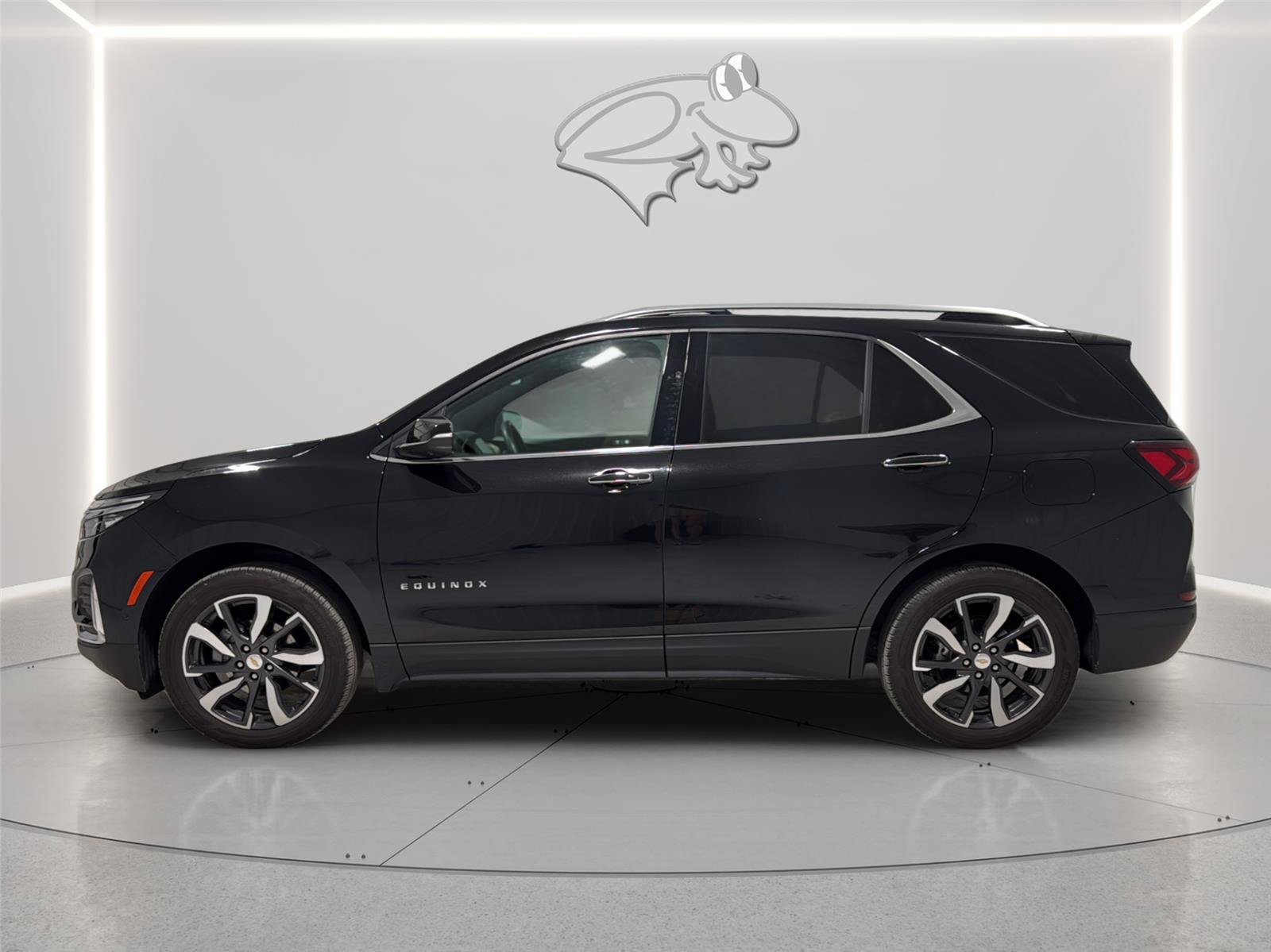 Used 2023 Chevrolet Equinox Premier AWD/4WD image 2