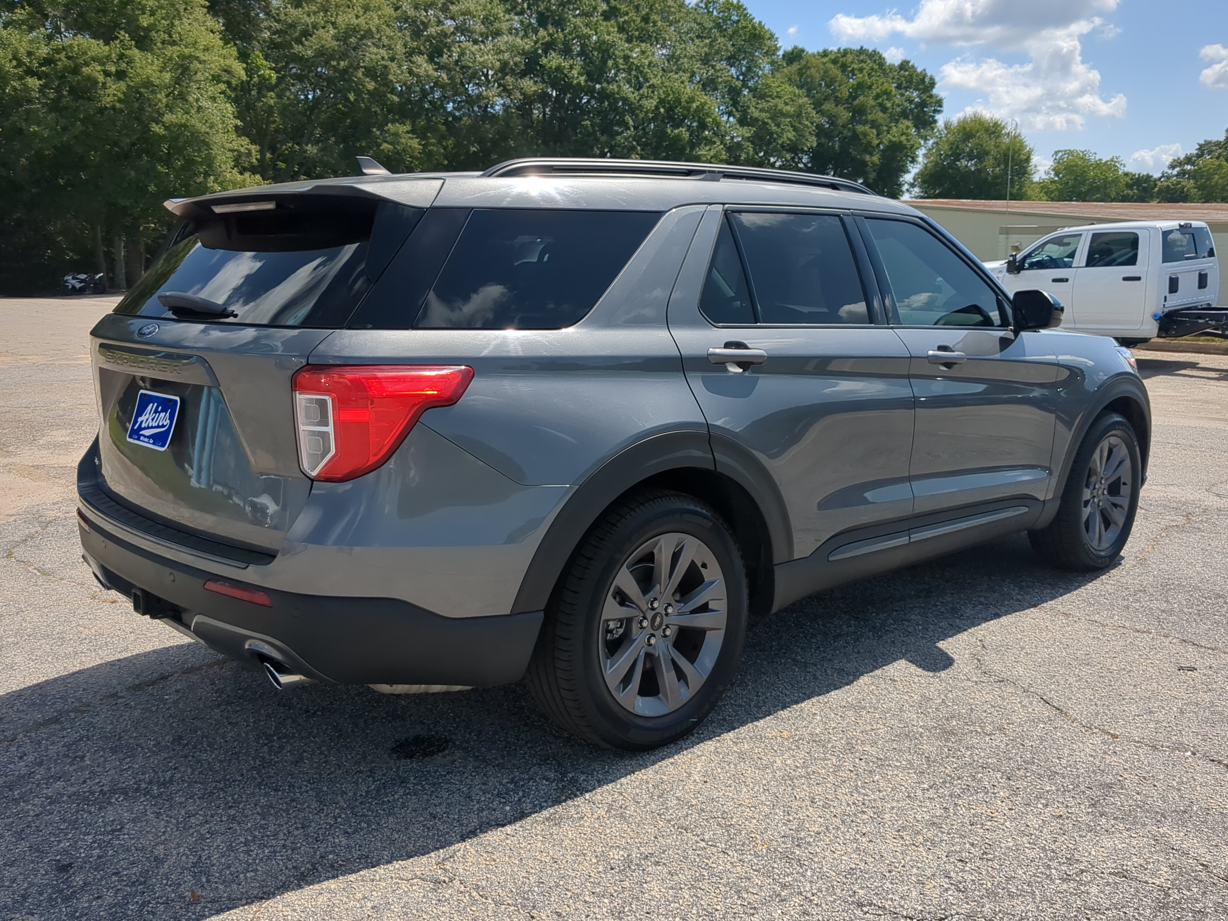 Certified 2022 Ford Explorer XLT w/ Equipment Group 202A RWD image 3