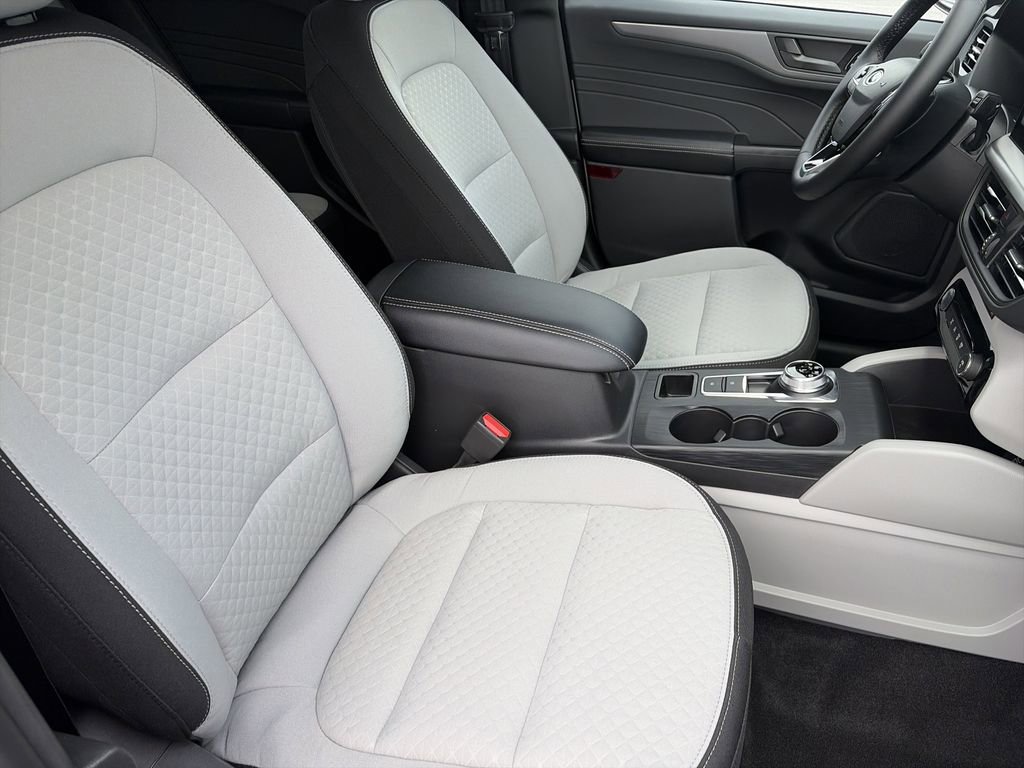 Certified 2025 Ford Escape Active w/ Tech Pack #1 FWD image 32