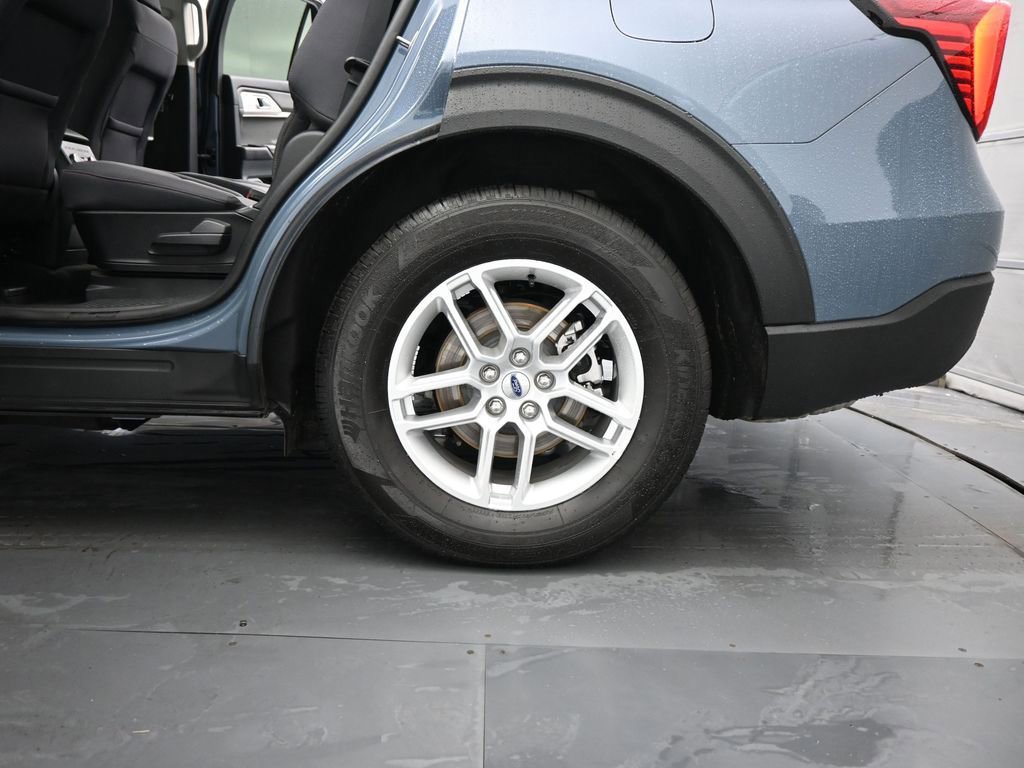 Certified 2025 Ford Explorer Active image 46
