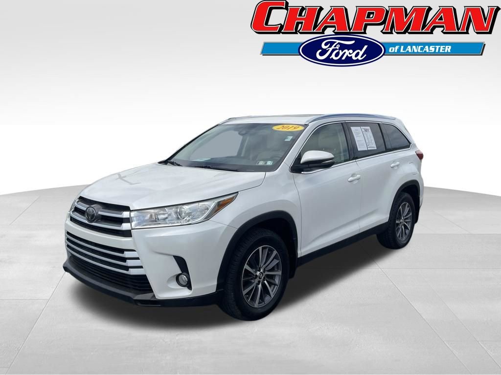 Used 2019 Toyota Highlander XLE AWD/4WD image 3