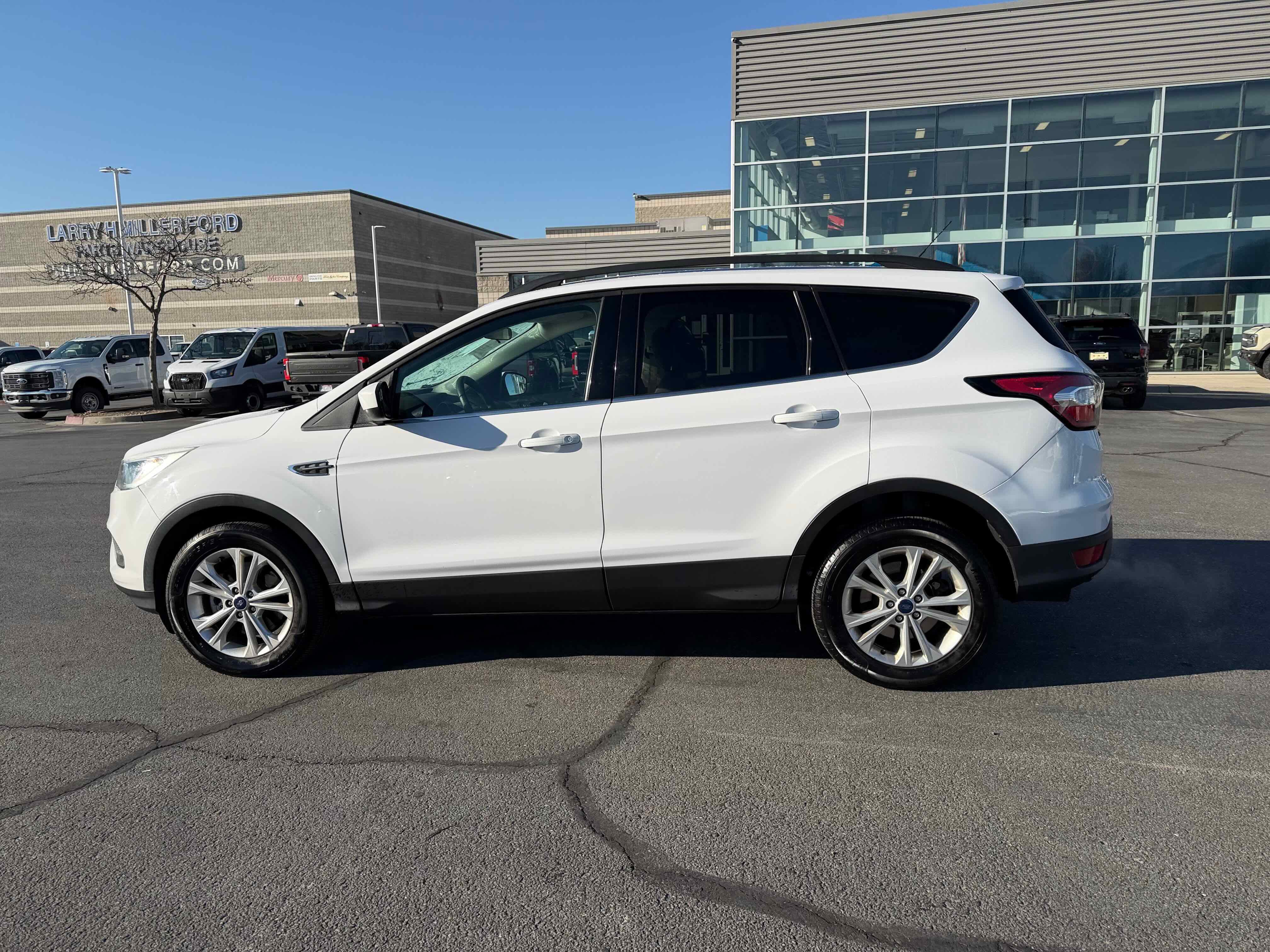 Certified 2018 Ford Escape SE image 2