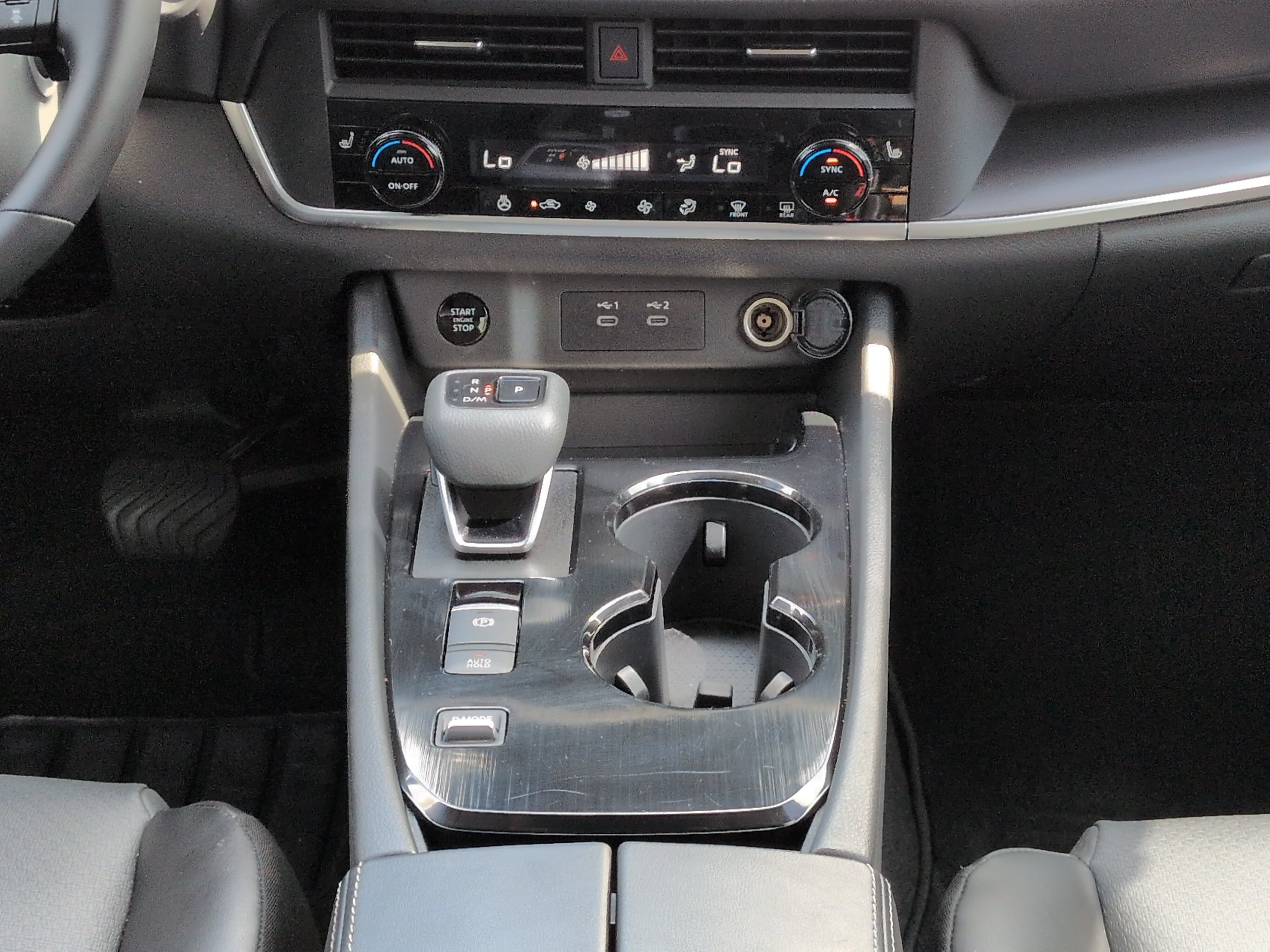 Used 2025 Nissan Rogue SV w/ SV Premium Package FWD image 17