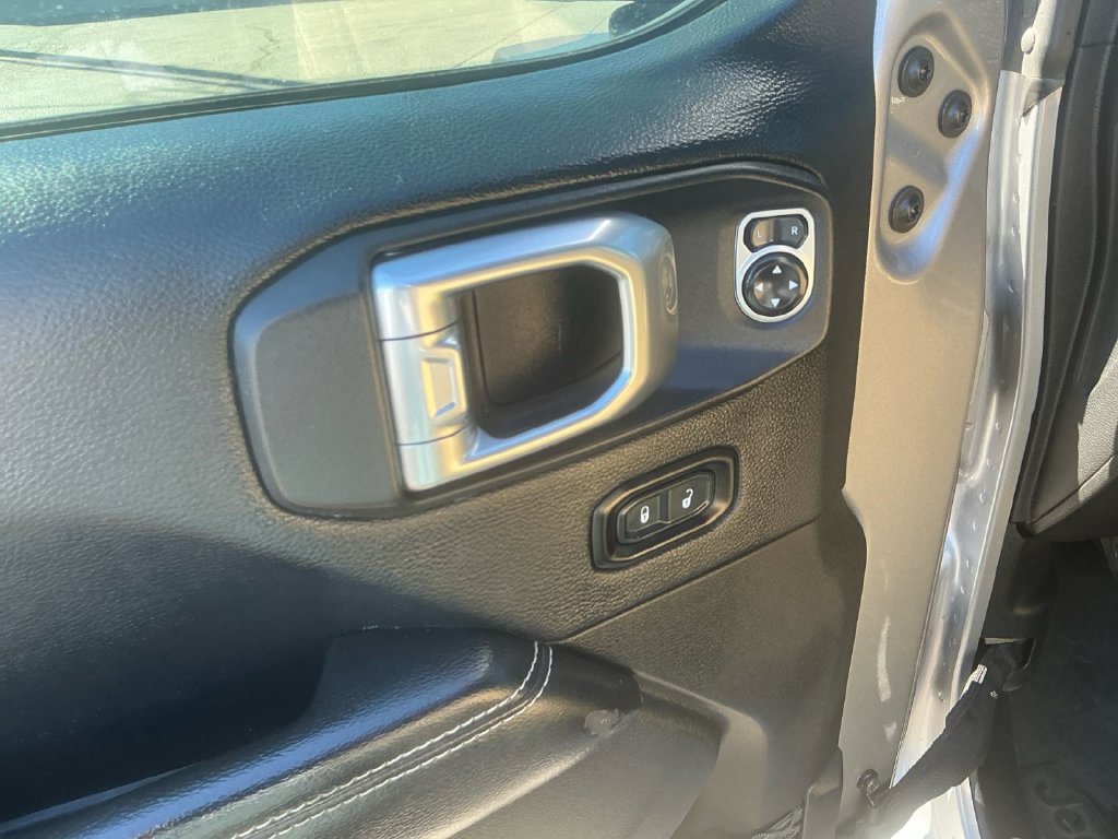 Used 2018 Jeep Wrangler Unlimited Rubicon AWD/4WD image 16