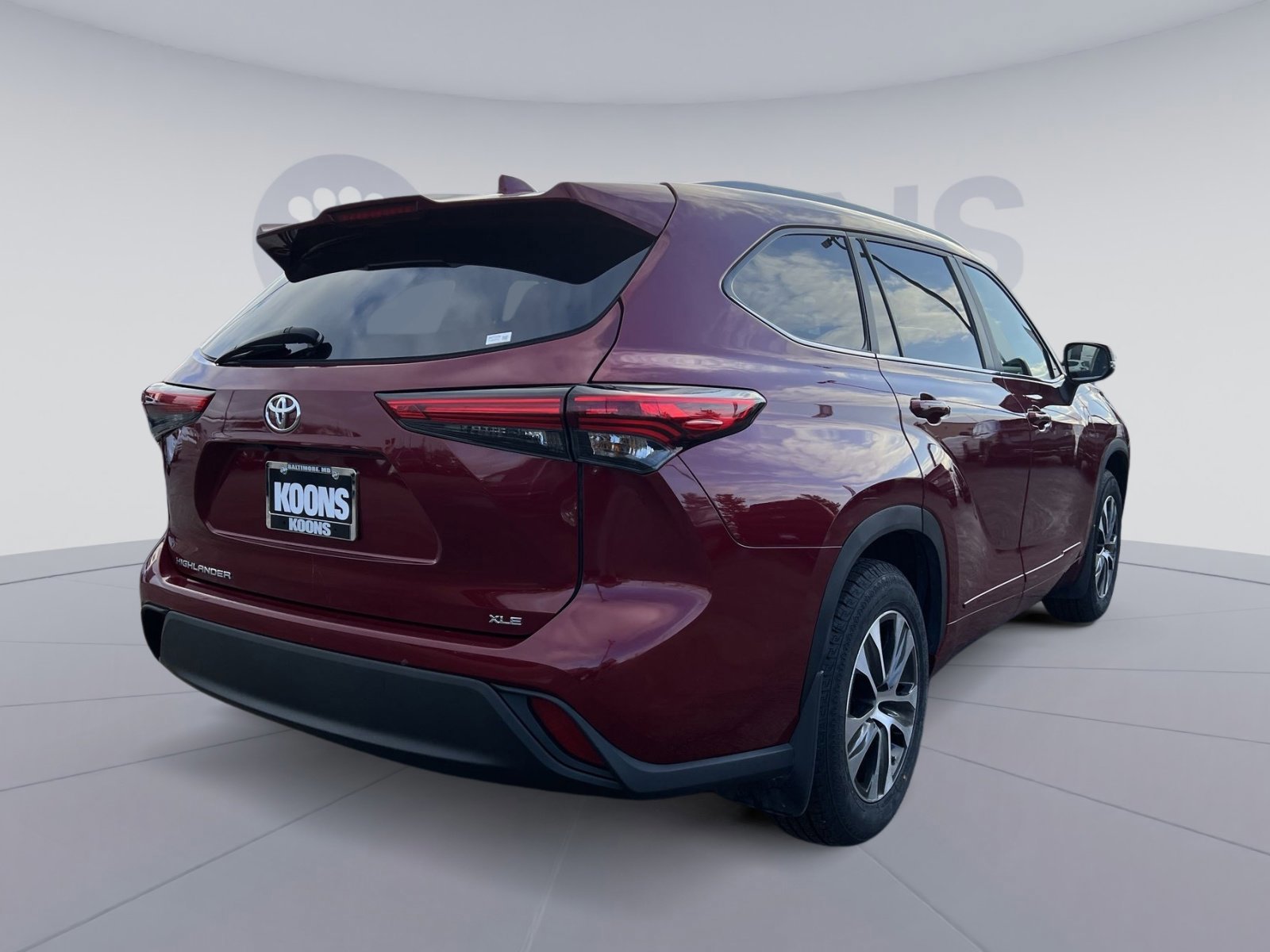 Used 2023 Toyota Highlander XLE image 4