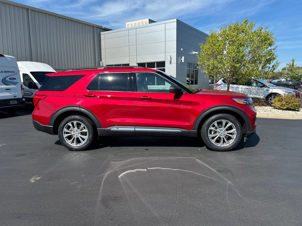Certified 2022 Ford Explorer XLT w/ Equipment Group 202A AWD/4WD image 5