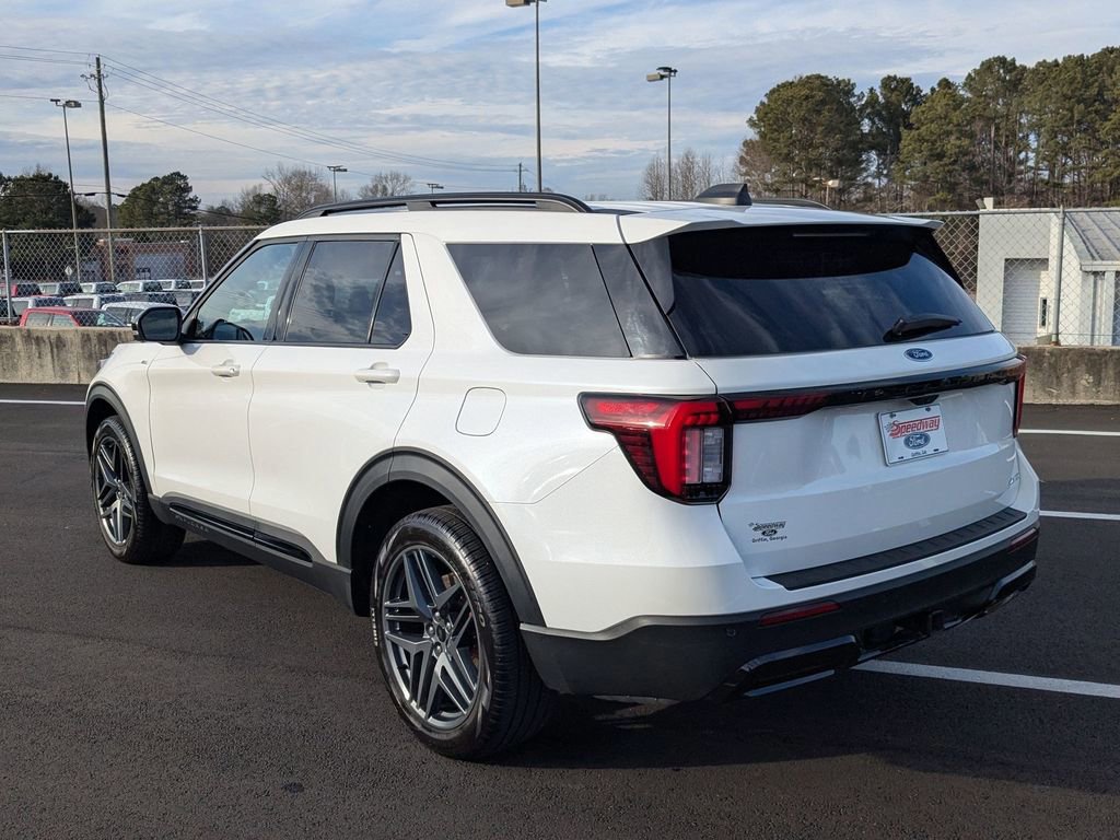 Certified 2025 Ford Explorer ST-Line w/ Premium Package image 4