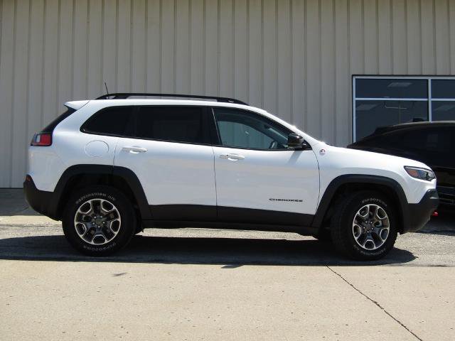 Used 2022 Jeep Cherokee Trailhawk w/ Premium Leather Package AWD/4WD image 2