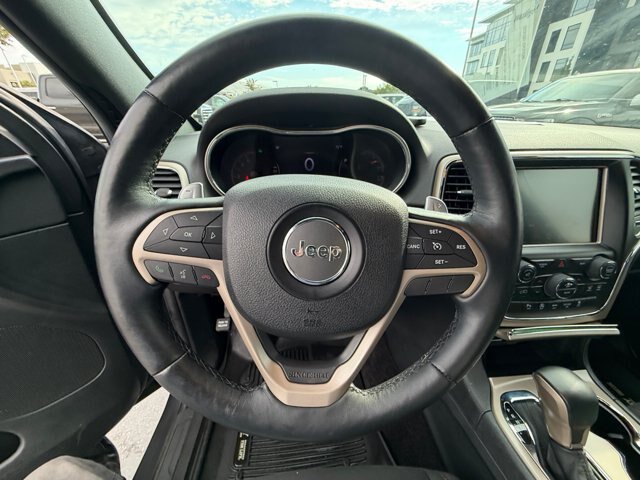 Used 2017 Jeep Grand Cherokee Laredo AWD/4WD image 9