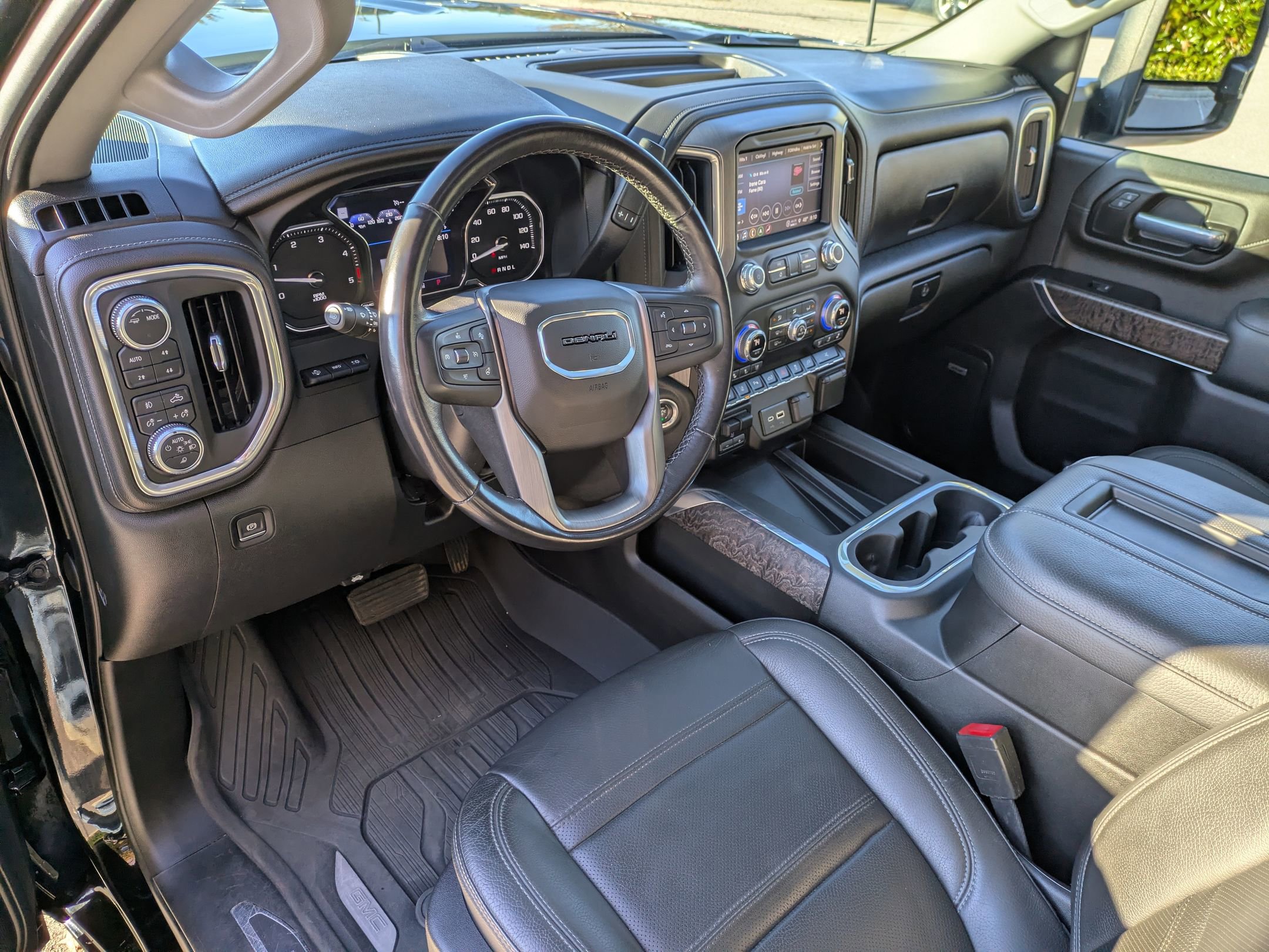 Used 2022 GMC Sierra 3500 Denali w/ Denali Ultimate Package image 15