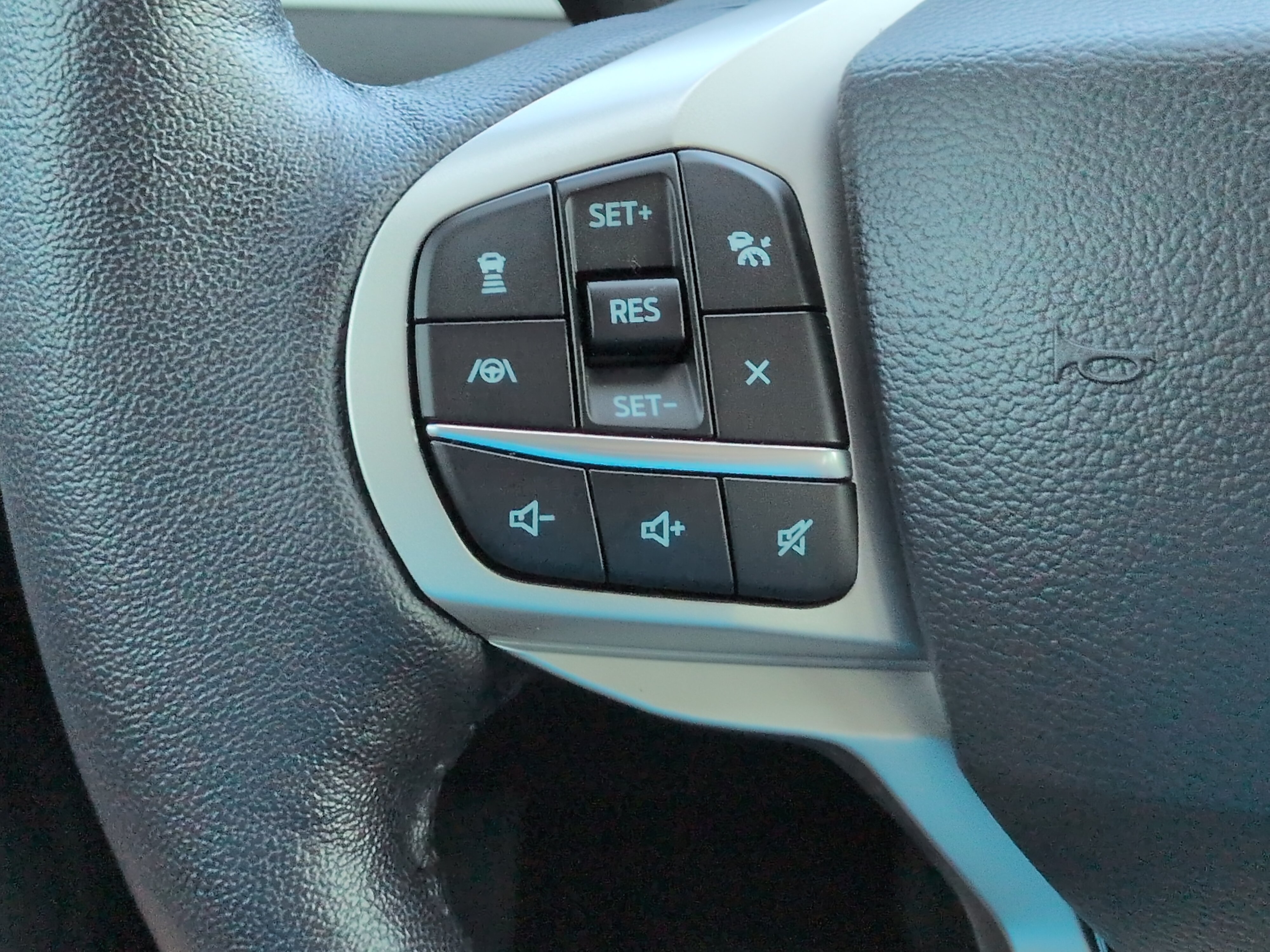 Certified 2021 Ford Explorer XLT w/ Equipment Group 202A RWD image 23
