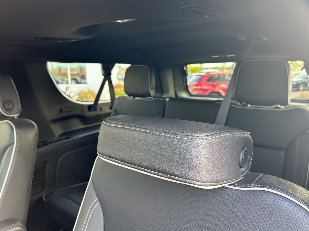 Used 2024 Chevrolet Suburban Premier AWD/4WD image 25