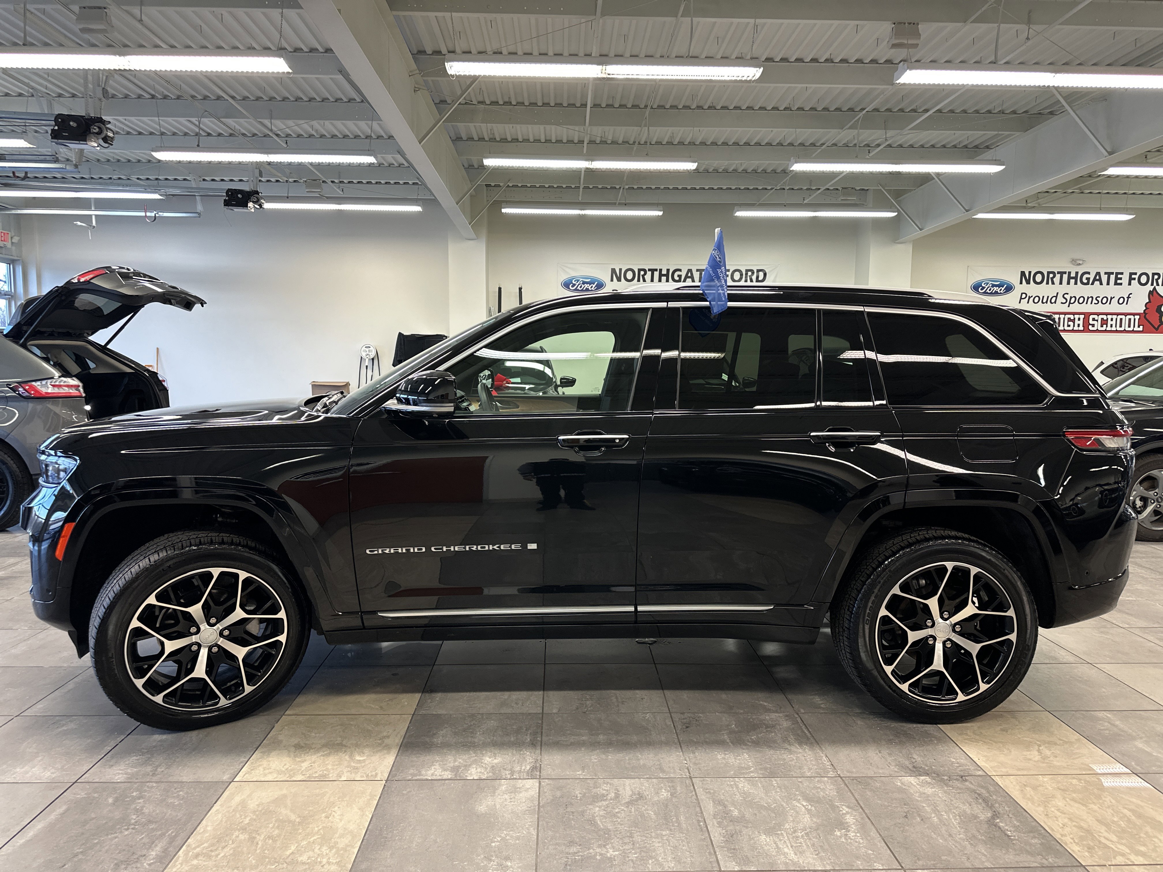 Used 2022 Jeep Grand Cherokee Summit image 16