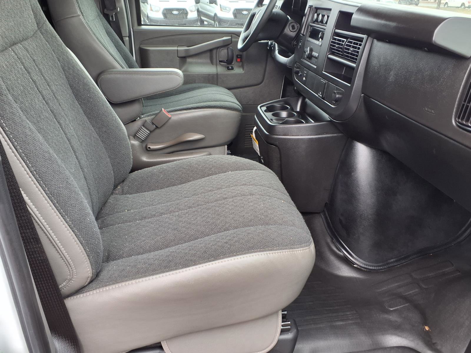 Used 2024 GMC Savana 2500 w/ Driver Convenience Package image 10