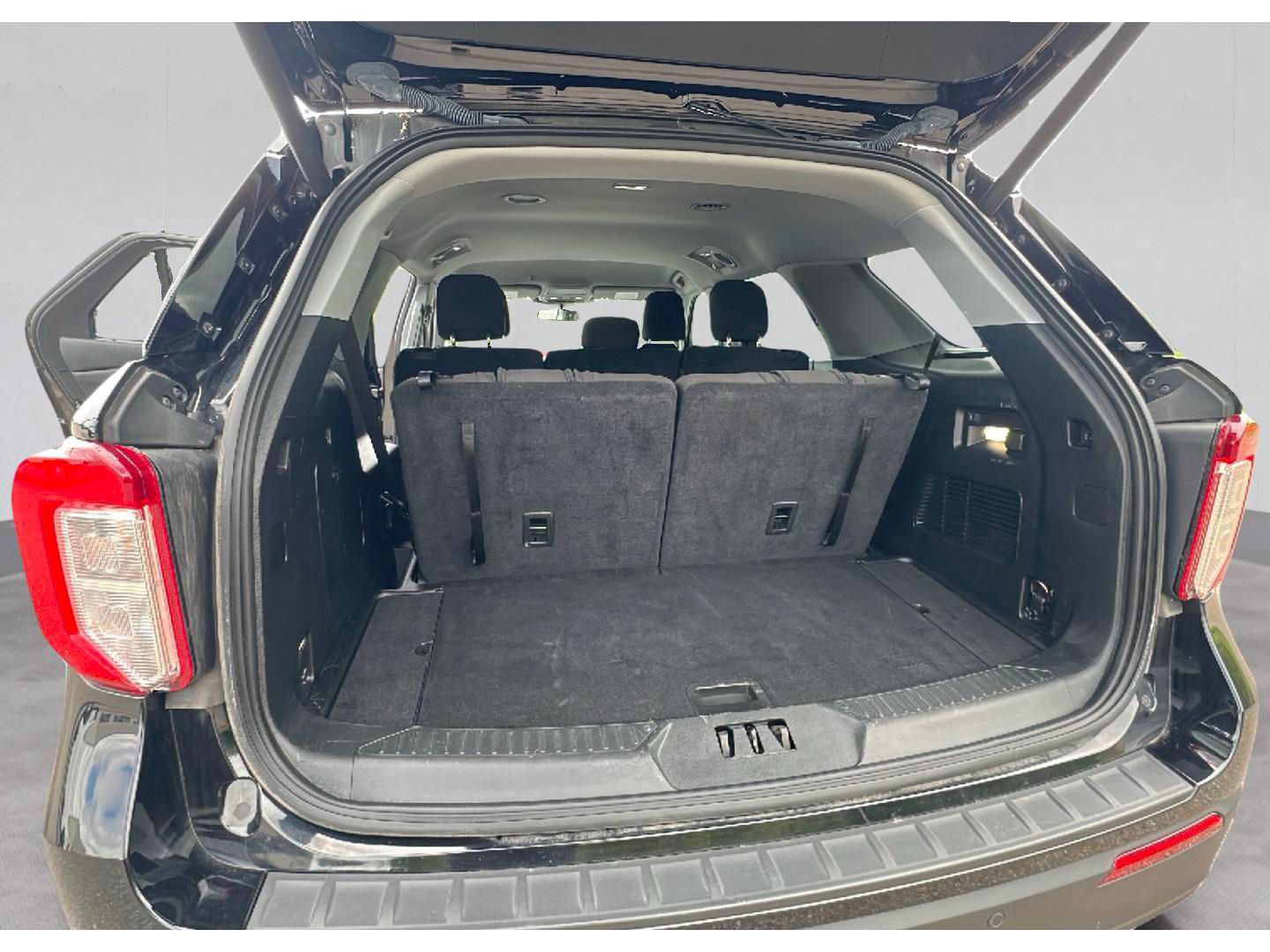 Certified 2022 Ford Explorer XLT image 29