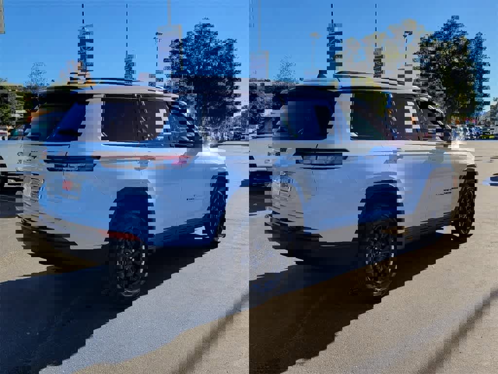 Used 2024 Jeep Grand Cherokee L Laredo image 6