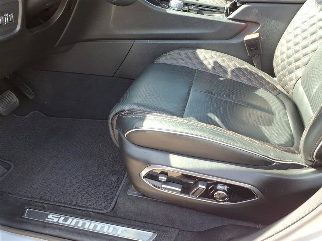 Used 2025 Jeep Grand Cherokee Summit AWD/4WD image 10