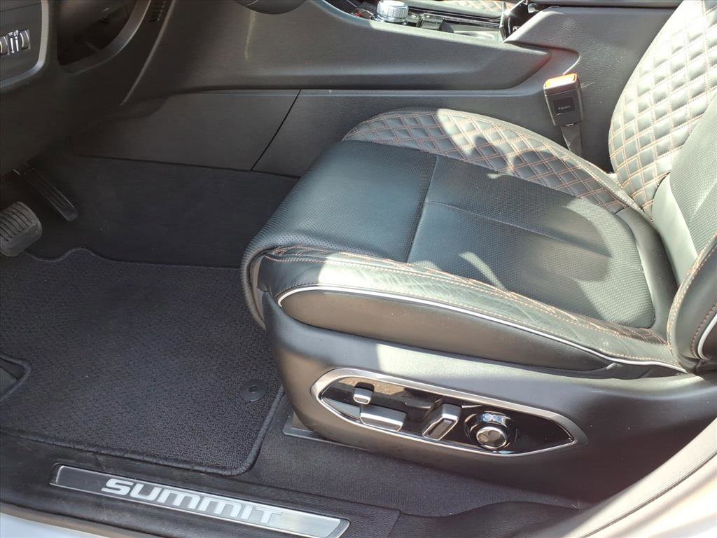 Used 2025 Jeep Grand Cherokee Summit AWD/4WD image 10
