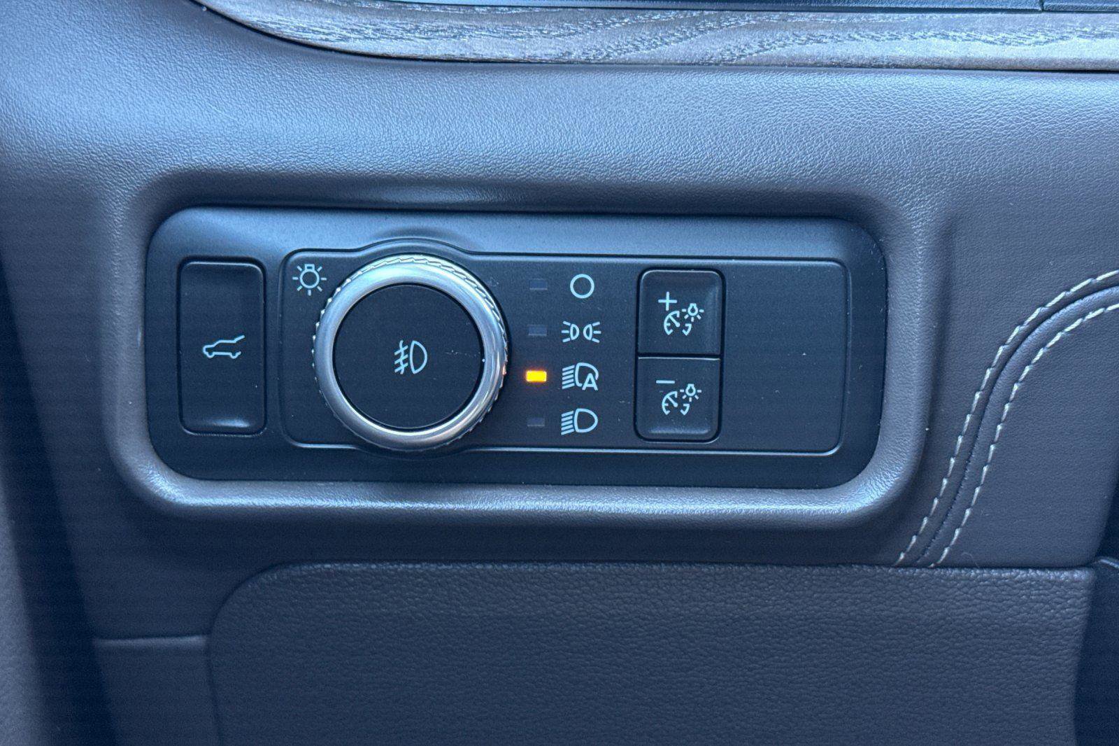 Certified 2021 Ford Explorer Platinum w/ Equipment Group 601A image 31