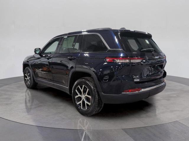 Used 2024 Jeep Grand Cherokee Limited image 3