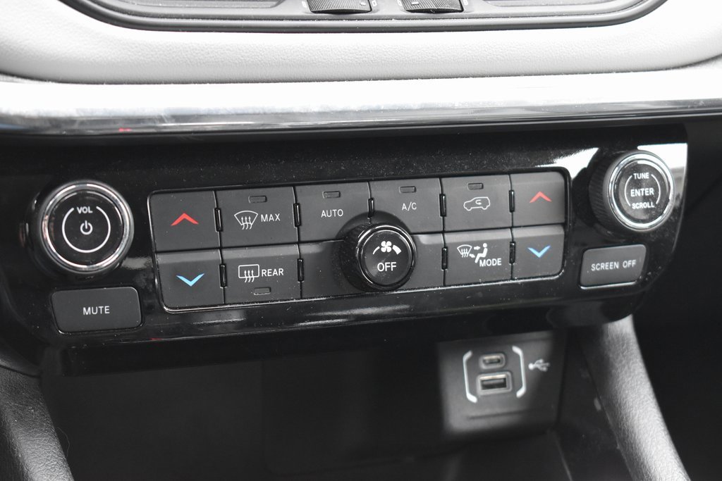 Used 2022 Jeep Compass Limited image 13