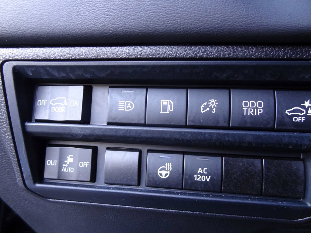 Used 2024 Toyota Sequoia Platinum AWD/4WD image 28