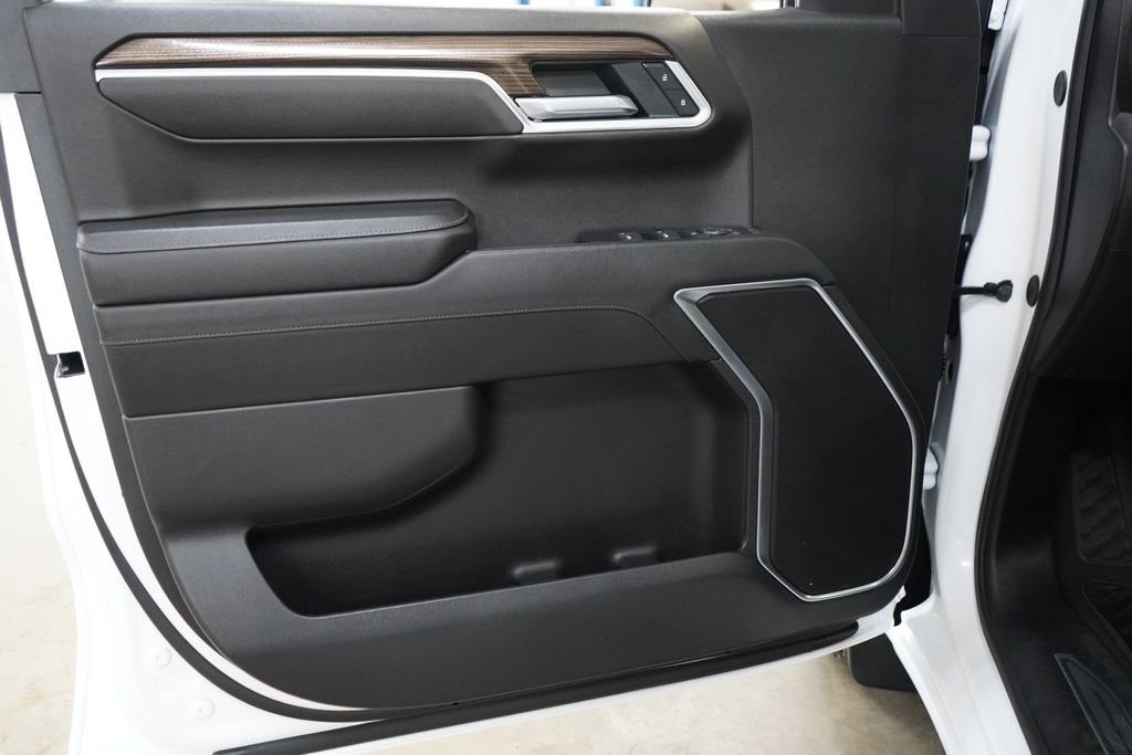 Used 2025 Chevrolet Silverado 1500 LT RWD image 18