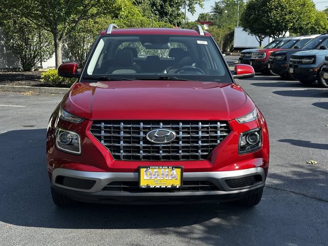Used 2023 Hyundai Venue SEL FWD image 2