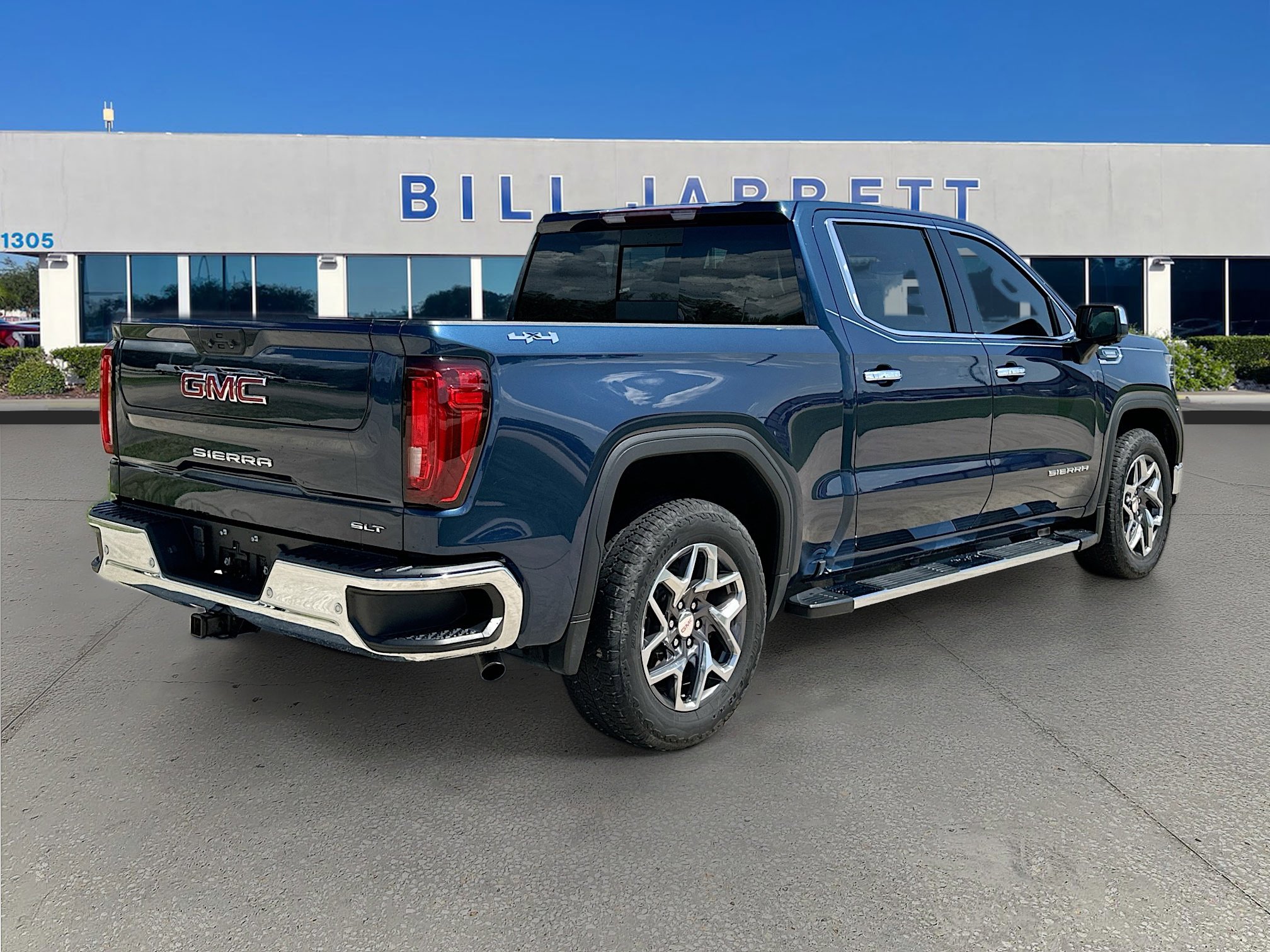 Used 2023 GMC Sierra 1500 SLT w/ SLT Premium Plus Package AWD/4WD image 7