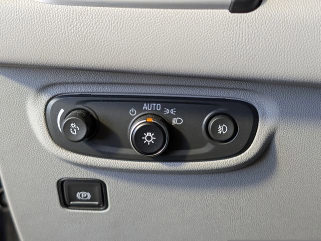 Used 2018 GMC Terrain SLT w/ Preferred Package image 17