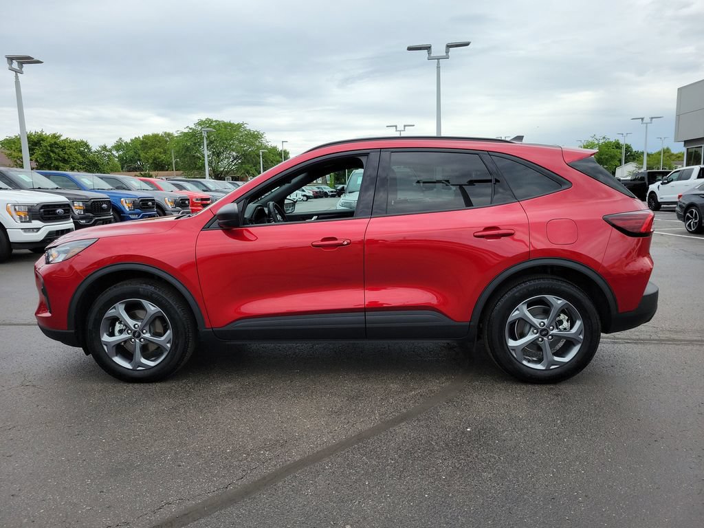 Certified 2025 Ford Escape ST-Line w/ Cold Weather Package AWD/4WD image 6