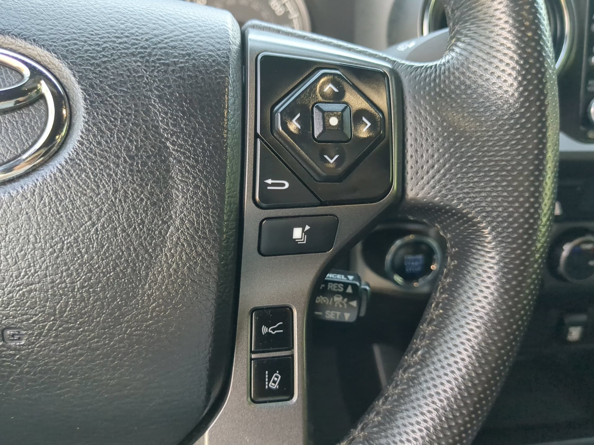 Used 2021 Toyota Tacoma TRD Off-Road AWD/4WD image 64